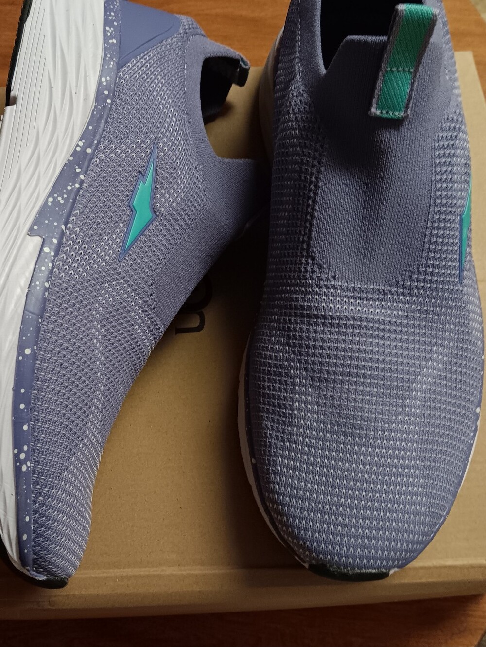 Avita Women Slip-On Knit Sneakers in Light Gray